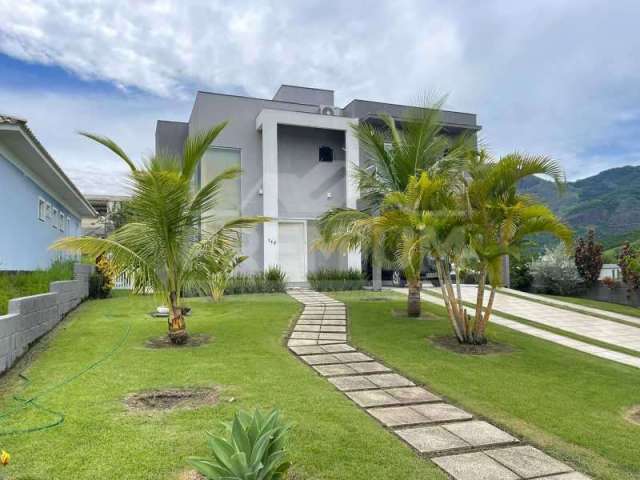 Casa em condomínio fechado com 4 quartos à venda na Rodovia Vereador Oldemar Guedes Figueiredo, Ubatiba, Maricá, 217 m2 por R$ 850.000