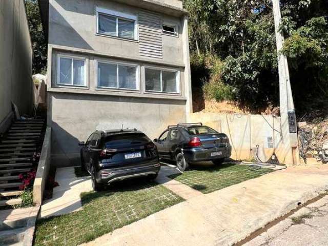 Casa à venda em Mairiporã dentro de condomínio