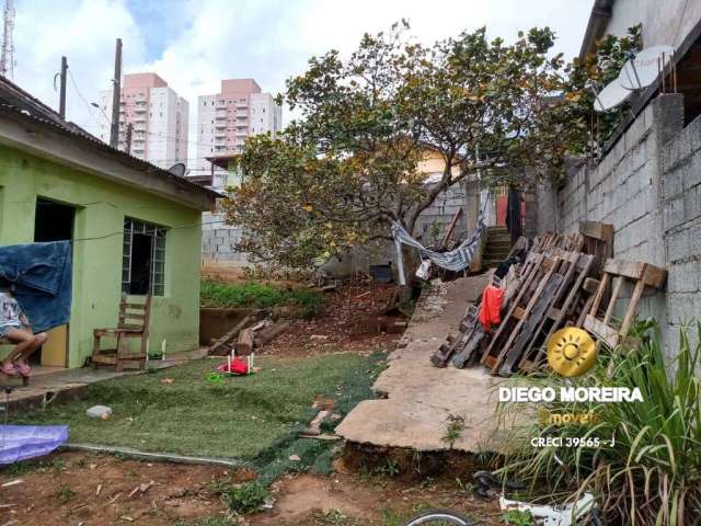 Imóvel à venda em Terra Preta com casa simples