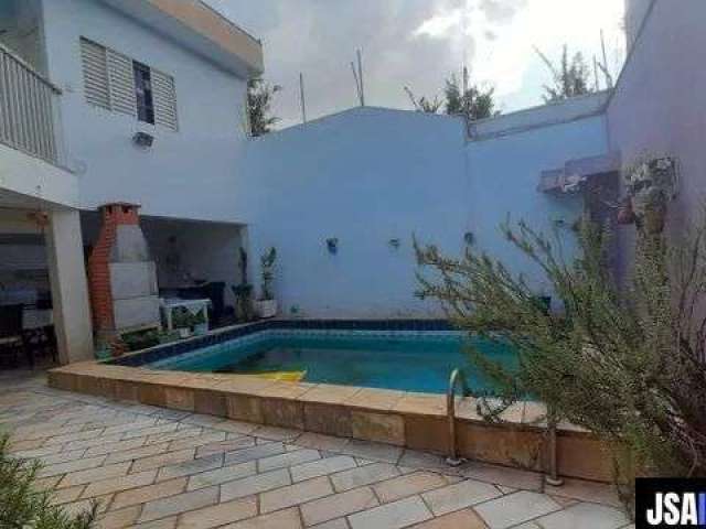 Casa Com Piscina No Bairro Lagoinha