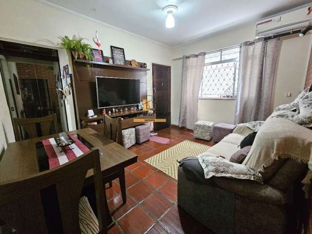 Apartamento térreo bem localizado.