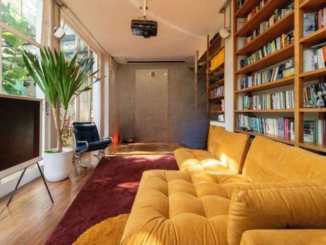 Casa com 3 quartos à venda na Rua Angatuba, --, Pacaembu, São Paulo por R$ 3.700.000