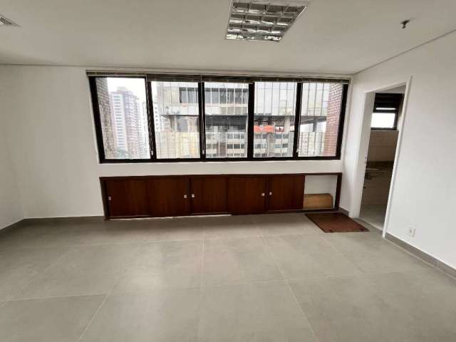 Sala comercial à venda na Rua Vieira de Morais, --, Campo Belo, São Paulo por R$ 870.000