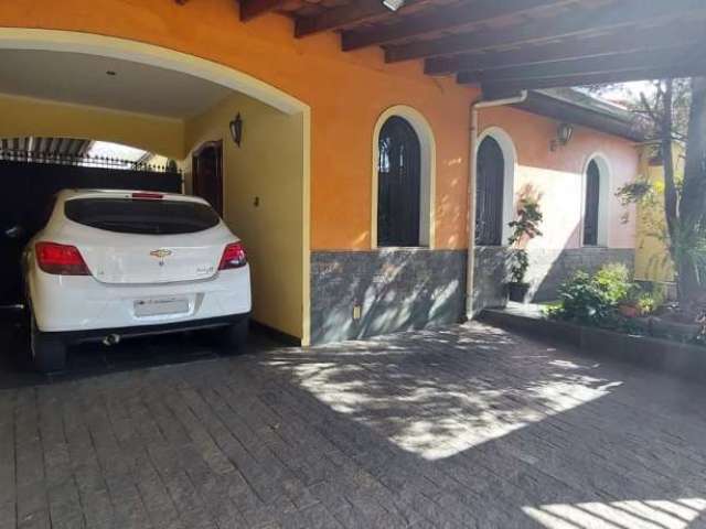 Casa térrea na Vila Fiori com 3 dormitórios sendo 1 suíte e 4 vagas de garagem