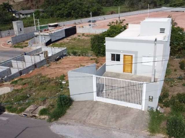 Casa prontinha pra morar em um condomínio