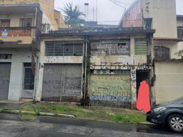 Terreno top para construções novas com Casa Antiga antiga no bairroChora Menino  -  São Paulo