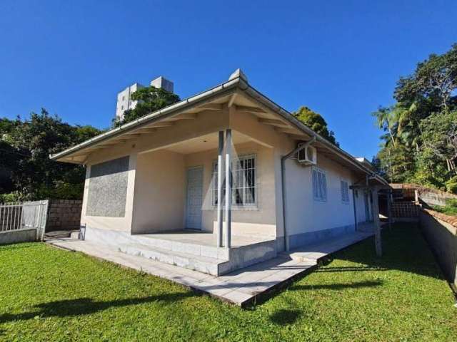 Casa com 3 quartos à venda na Rua Augusto Kluver, --, Floresta, Joinville por R$ 890.000