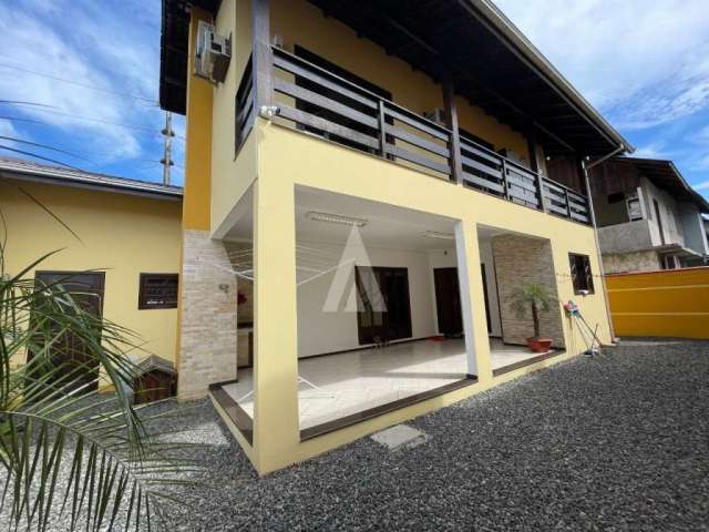 Casa com 4 quartos à venda na Rua Frontin, --, Iririú, Joinville por R$ 950.000