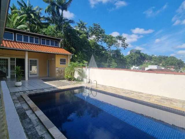 Casa com 4 quartos à venda na Rua Quinze de Novembro, --, América, Joinville por R$ 950.000