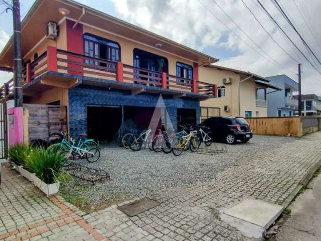 Casa com 4 quartos à venda na Rua Alcântara, --, Boa Vista, Joinville por R$ 880.000