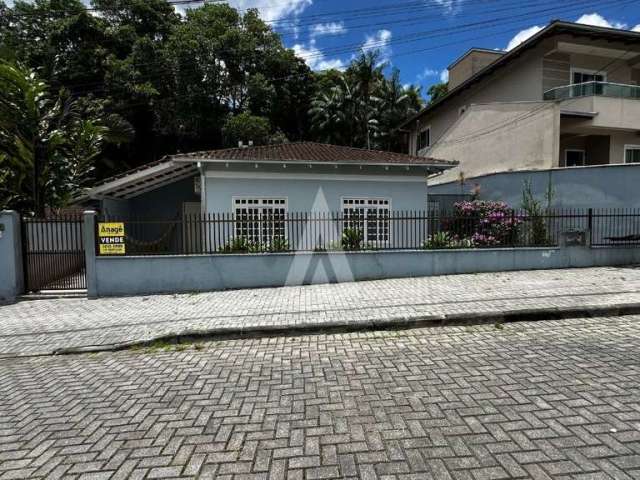 Casa com 3 quartos à venda na Rua João Dippe, --, Iririú, Joinville por R$ 960.000