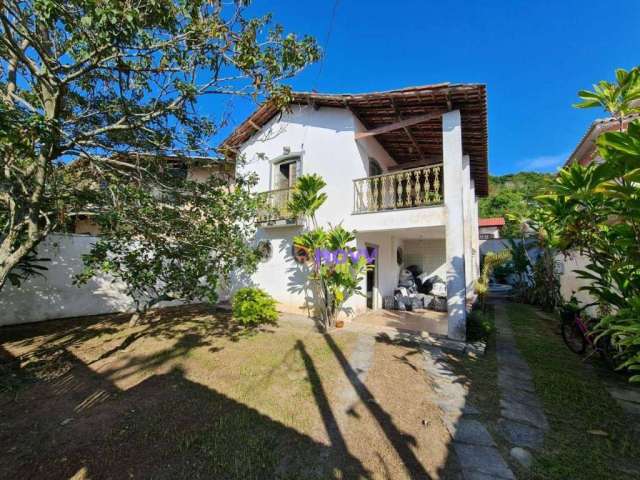 Casa  fora de condomínio, com 2 dormitórios à venda, 161 m² por R$ 980.000 - Piratininga - Niterói/RJ