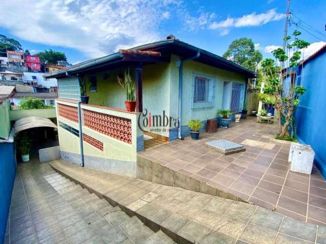 Casa com 3 Quartos e 3 banheiros &#224; Venda, 224 m&#178; por R$ 850.000