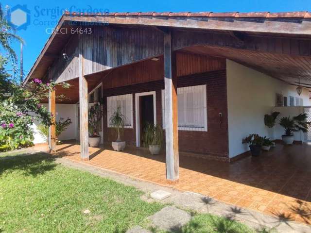 Casa 4 quartos suíte  amplo quintal  t= 973 m²  local nobre itanhaém sp