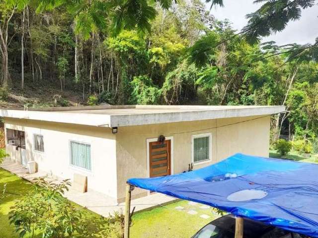 Casa recém-construída à venda no bairro Venda Nova.