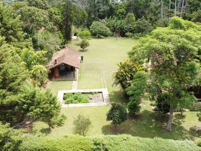 Chácarra-2.700 M² de terreno, local tranquilo em meio a natureza