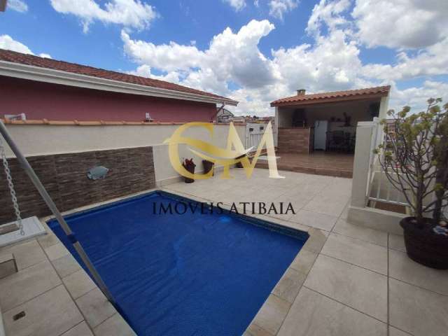 Casa com piscina em  Atibaia, localizada no Bairro Alvinópolis.