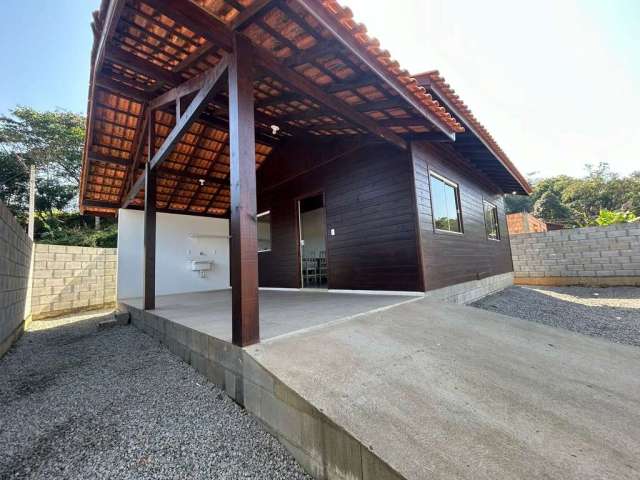 Casa com Quintal - Bairro Alto Aririu em Palhoça/SC