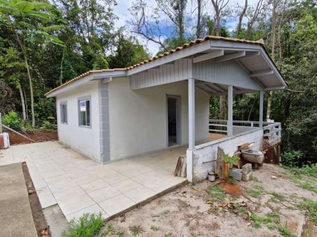 Linda Casa de Campo com Deck e Riacho nos Fundos - São Sebastião em Palhoça/SC