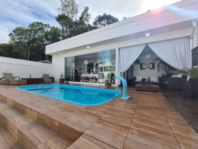 Deslumbrante Casa Com Edícula e Piscina em São José/SC