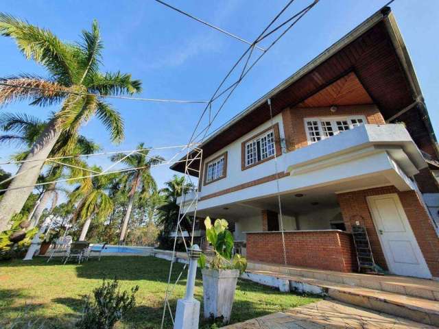 Casa no Quintas das Flores / AC: 580m² / 5 Suítes / 8 Banheiros / 10 Vagas de Garagem