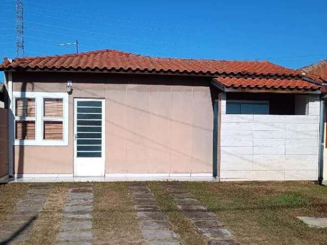 Ótima Casa no Colinas do Vale / 2 Quartos / Garagem Coberta / +Área Gourmet!