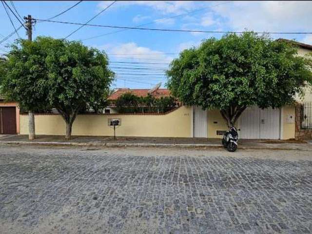 Casa com 3 dormitórios à venda, 200 m² por R$ 745.000,00 - Jardim Flamboyant - Cabo Frio/RJ