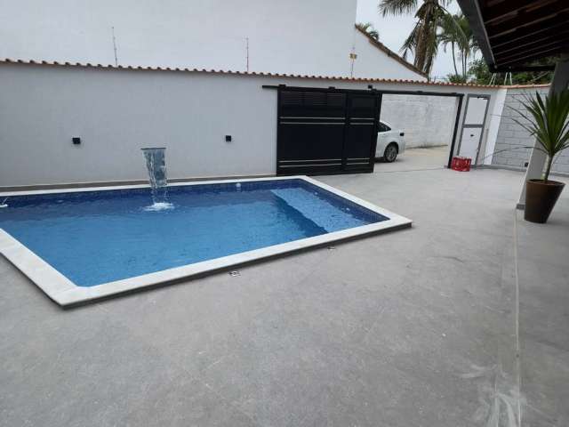 Casa nova c/ piscina em Itanhaém.