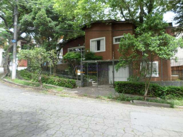 Ótima casa terrea no Jardim Londrina rua sem saída muito verde.