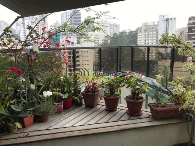 Lindo apartamento com piscina particular. Excelente localização!