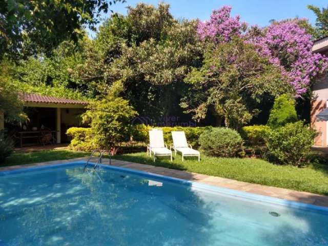 Linda casa ampla com piscina e área gourmet