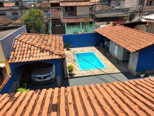 Baixou!House Vende - Ótima casa em rua fechada em São Gonçalo, 3 quartos, 2 salas, 1 suíte, piscina