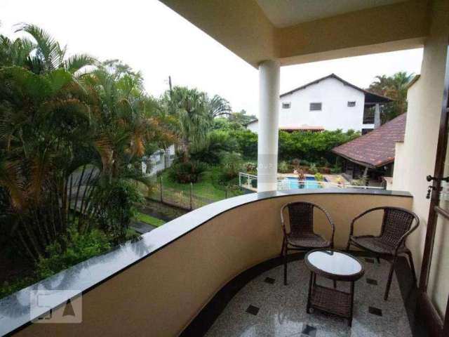 Vendo casa duplex 4 quartos, sendo 2 suítes, com quintal, no Badu