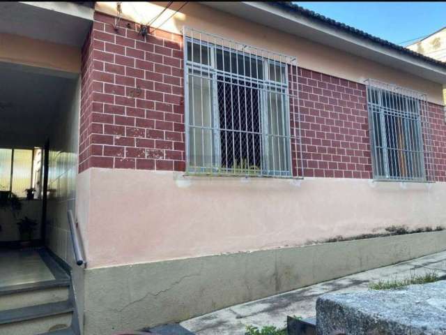 Open House vende casa na Engenhoca de vila, murada, otima localização, terreno plano, financia !!