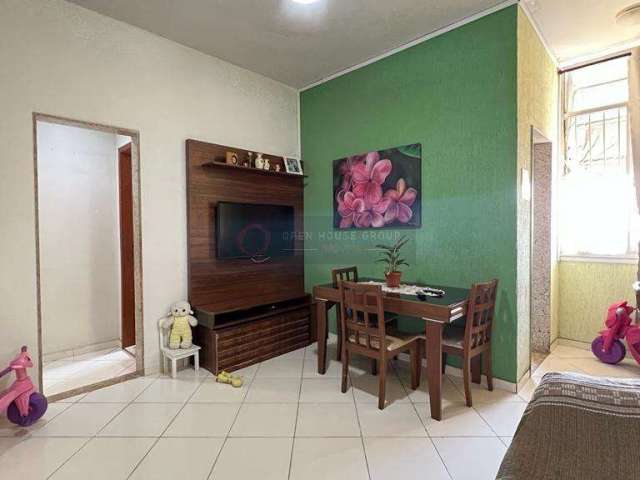 À Venda apartamento com dois quartos reformado no Barreto!!!