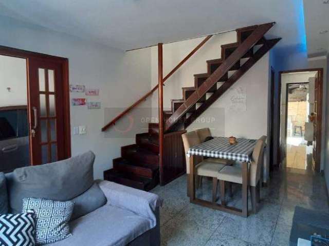 Vendo linda Casa Duplex 2 Quartos  em Condomínio Maria Paula