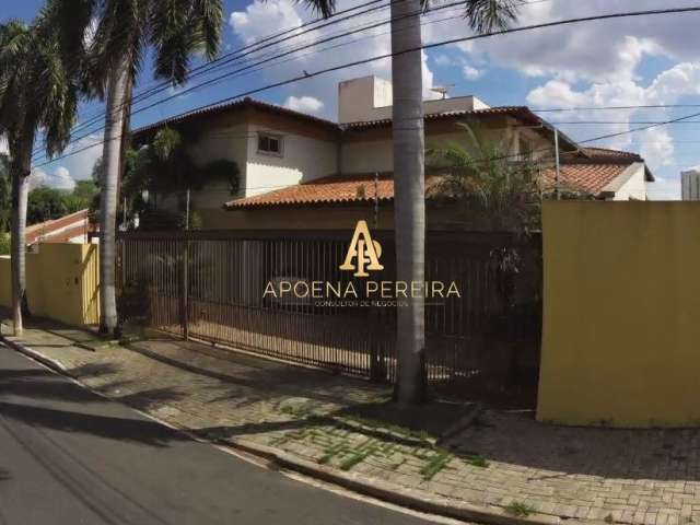 Sobrado com 650m² de área construída em um terreno de 900m² no Bairro Jardim das Américas.