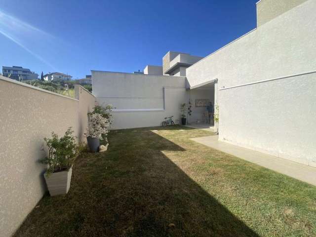 Casa para Venda em Bragança Paulista, Santa Helena, 3 dormitórios, 3 suítes, 5 banheiros, 2 vagas