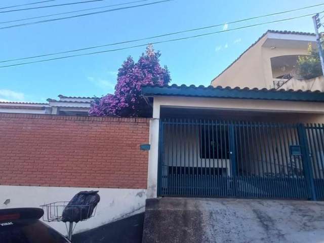 Casa para Venda em Bragança Paulista, Jardim Europa, 3 dormitórios, 1 suíte, 4 banheiros, 2 vagas