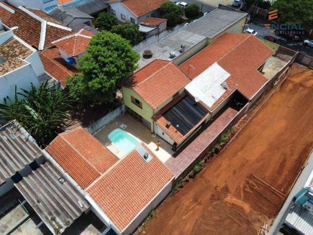 Casa com 4 dormitórios à venda, 300 m² por R$ 790.000,00 - Centro - Botucatu/SP