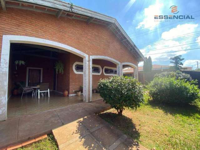 Casa com 4 dormitórios à venda, por R$ 690.000 - Vila Carmelo - Botucatu/SP
