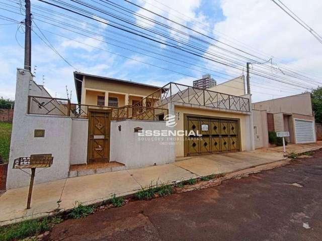 Casa com 4 dormitórios à venda, 363 m² por R$ 1.300.000,00 - Vila São Lúcio - Botucatu/SP