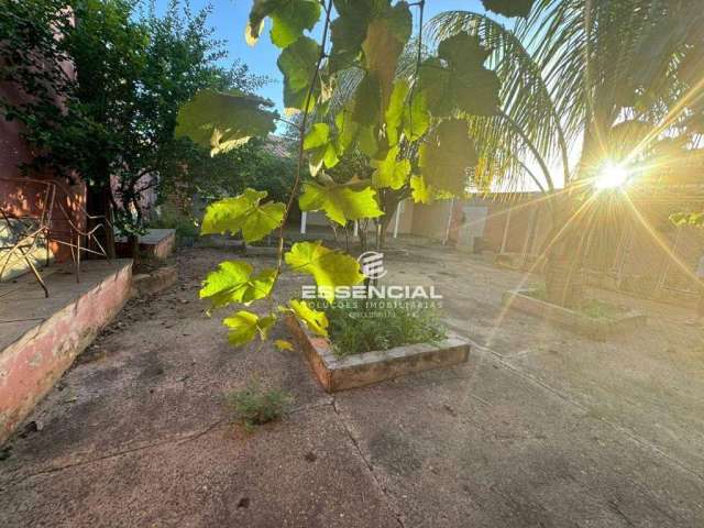 Casa com edícula à venda, por R$ 600.000 - Vila Maria - Botucatu/SP