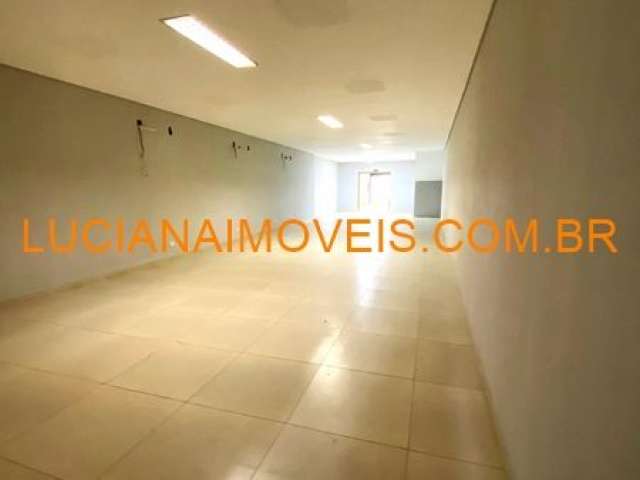 Predio comercial de 514 m² na vila romana