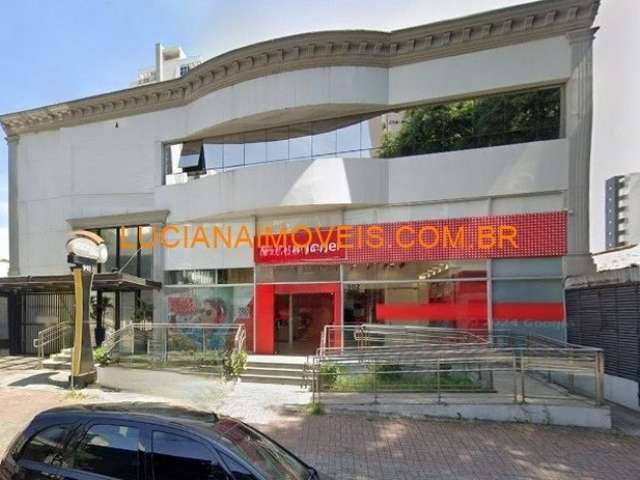 Predio comercial de 2.000 m² na vila romana