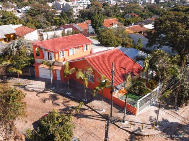 Casa com 4 quartos à venda na Rua Alfredo Varela, 305, Teresópolis, Porto Alegre por R$ 750.000