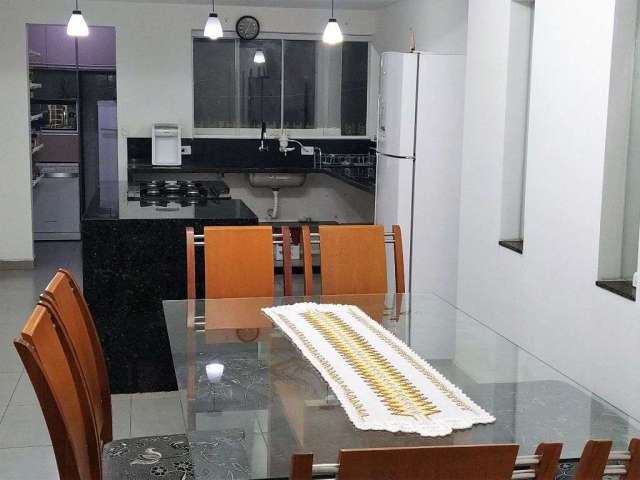 Sobrado com 4 dormitórios para alugar, 289 m² por R$ 5.726,43/mês - Parque Jaçatuba - Santo André/SP