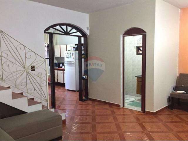 Casa à venda com 250m², 3 dormitórios, no Jardim Rodeio - Mogi das Cruzes