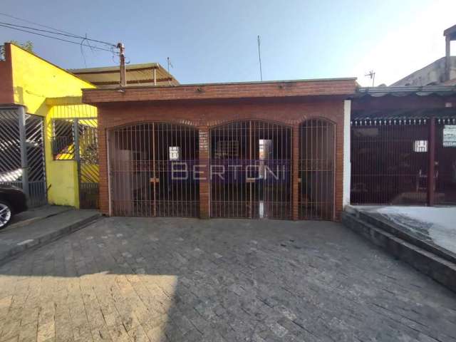 Vende-se Casa com 04 Dormitórios, 02 Vagas de Garagem em Taboão Diadema