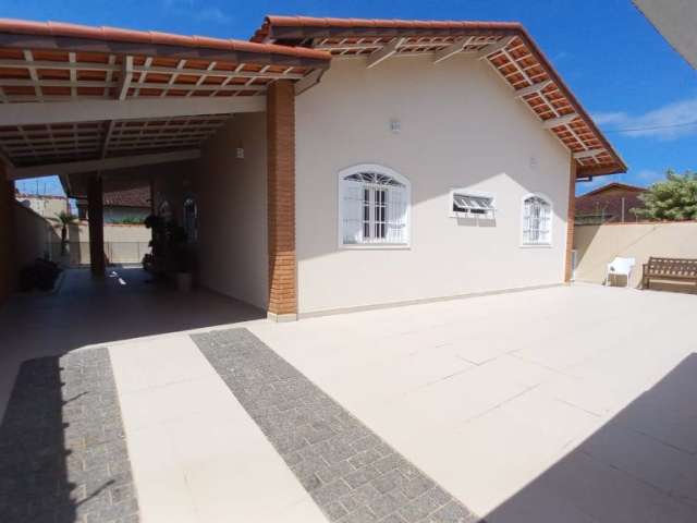 Casa Próximo do Extra, 500m² da Praia